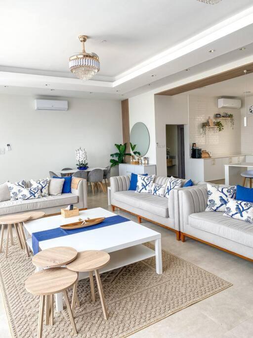 Kyanos Villa